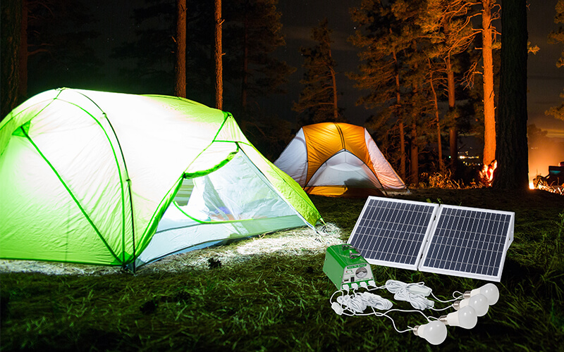 Hệ thống chiếu sáng năng lượng mặt trời cắm trại ngoài trời đa chức năng với bộ sạc điện thoại