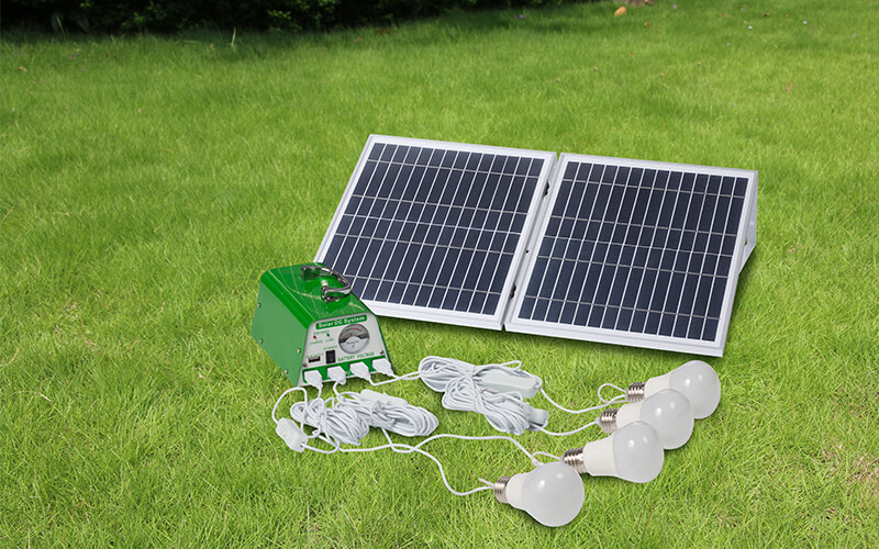 Sistem multifuncțional de iluminat solar pentru camping în aer liber cu încărcător pentru telefon
