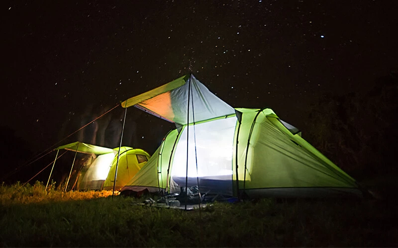 Lumière de camping solaire rechargeable de secours d'intérieur extérieur avec 2 ampoules