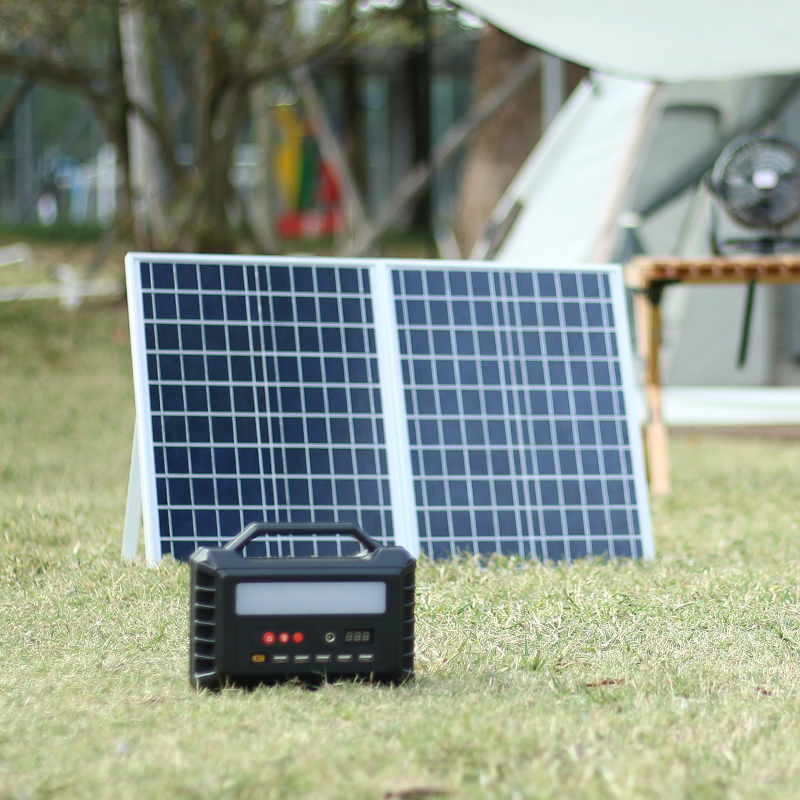 Tragbares, netzunabhängiges Solar-Beleuchtungssystem für das Haus, das das Telefon auflädt
