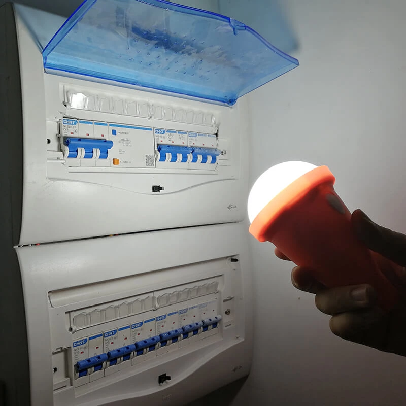 Bombillas LED solares ABS recargables portátiles para exteriores para acampar