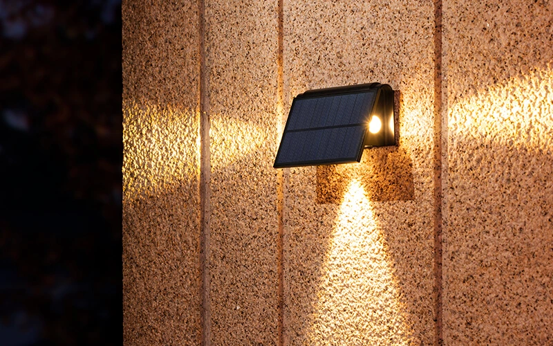 Three-sided Illumination Solar Fence Wall Light